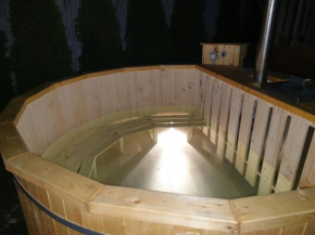Casa din Vie, Ciubăr cu Jacuzzi, întreaga locație la 15min de centrul orașului Oradea